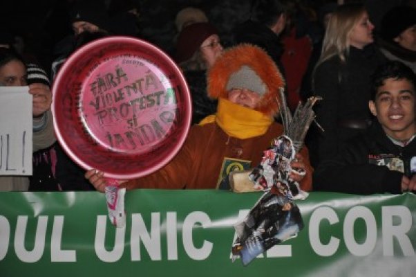 Protest în faţa Prefecturii Constanţa - vezi imagini